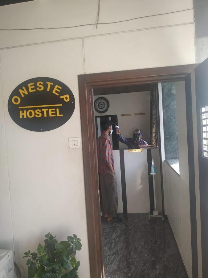 One Step Hostel Bombay Extérieur photo